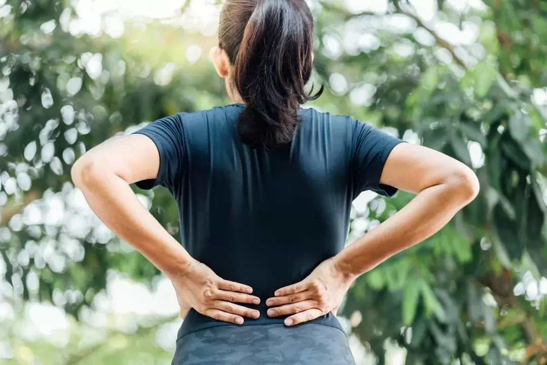 pian sa chúl níos ísle mar gheall ar osteochondrosis